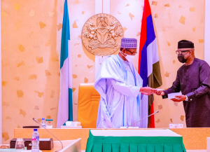 President Buhari Receives first-Ever Made-In-Nigeria Mobile Phone