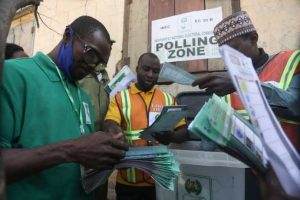 President Buhari Receives first-Ever Made-In-Nigeria Mobile Phone